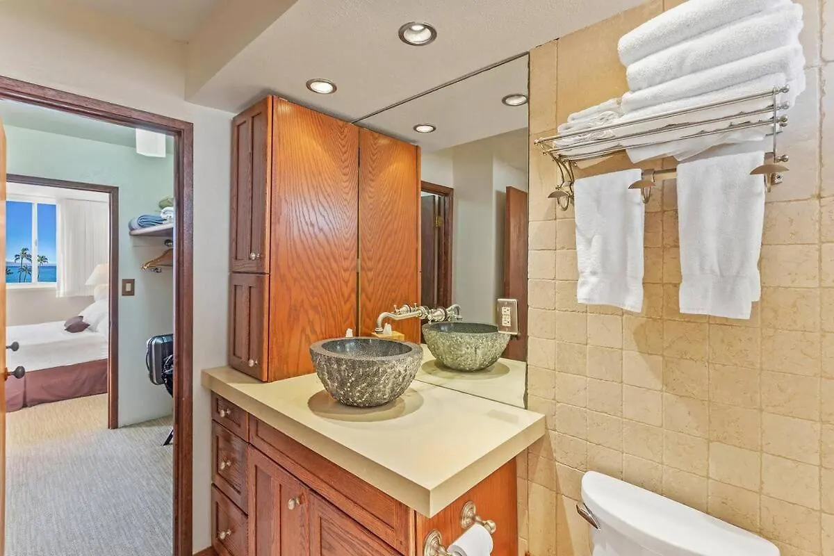 Stunning 1 Bedroom With Ocean And Island Views ~ Sleeps 4 ~ Royal Kahana 514